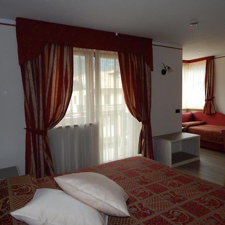 Hotel Canada Пинцоло Екстериор снимка