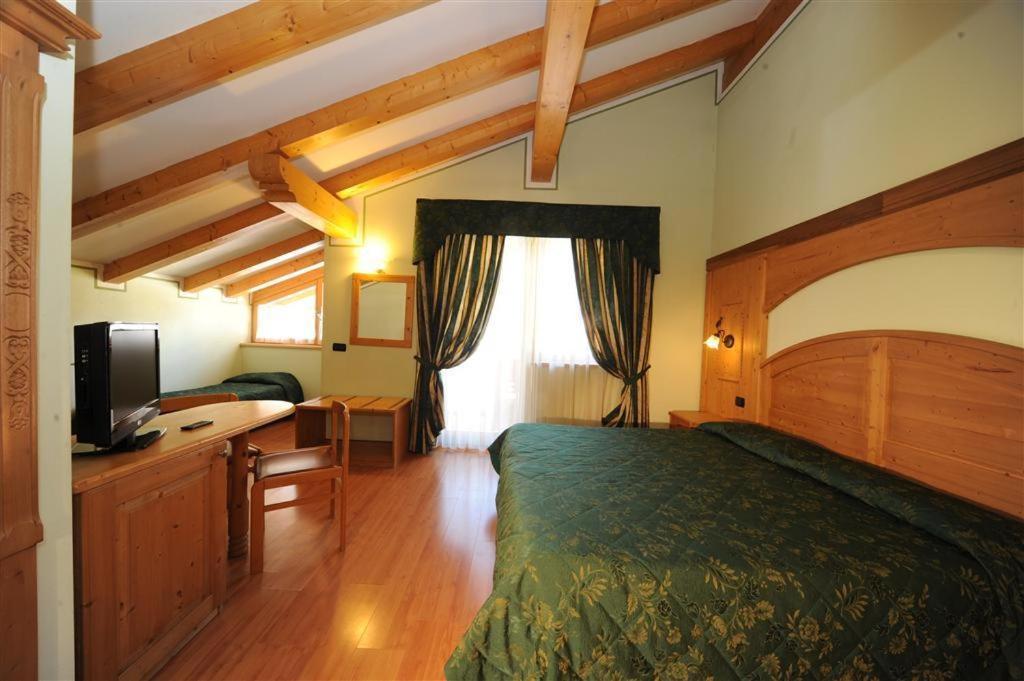 Hotel Canada Пинцоло Стая снимка