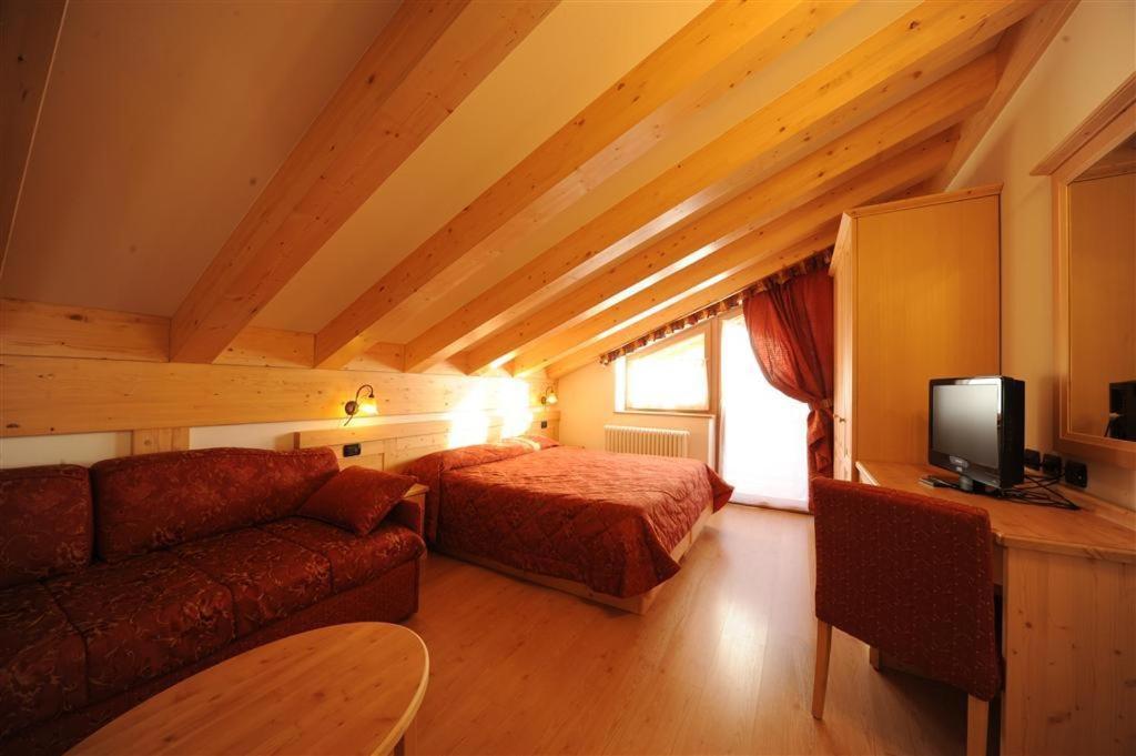Hotel Canada Пинцоло Стая снимка