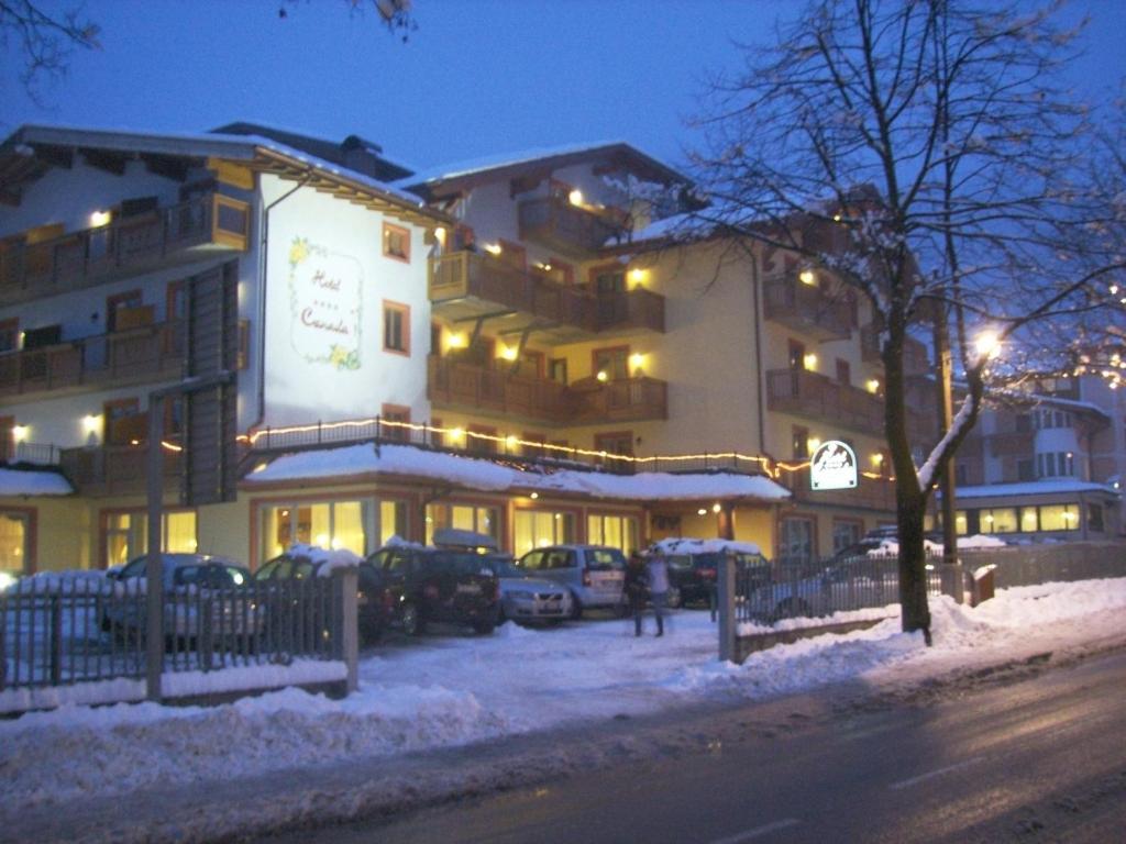 Hotel Canada Пинцоло Екстериор снимка