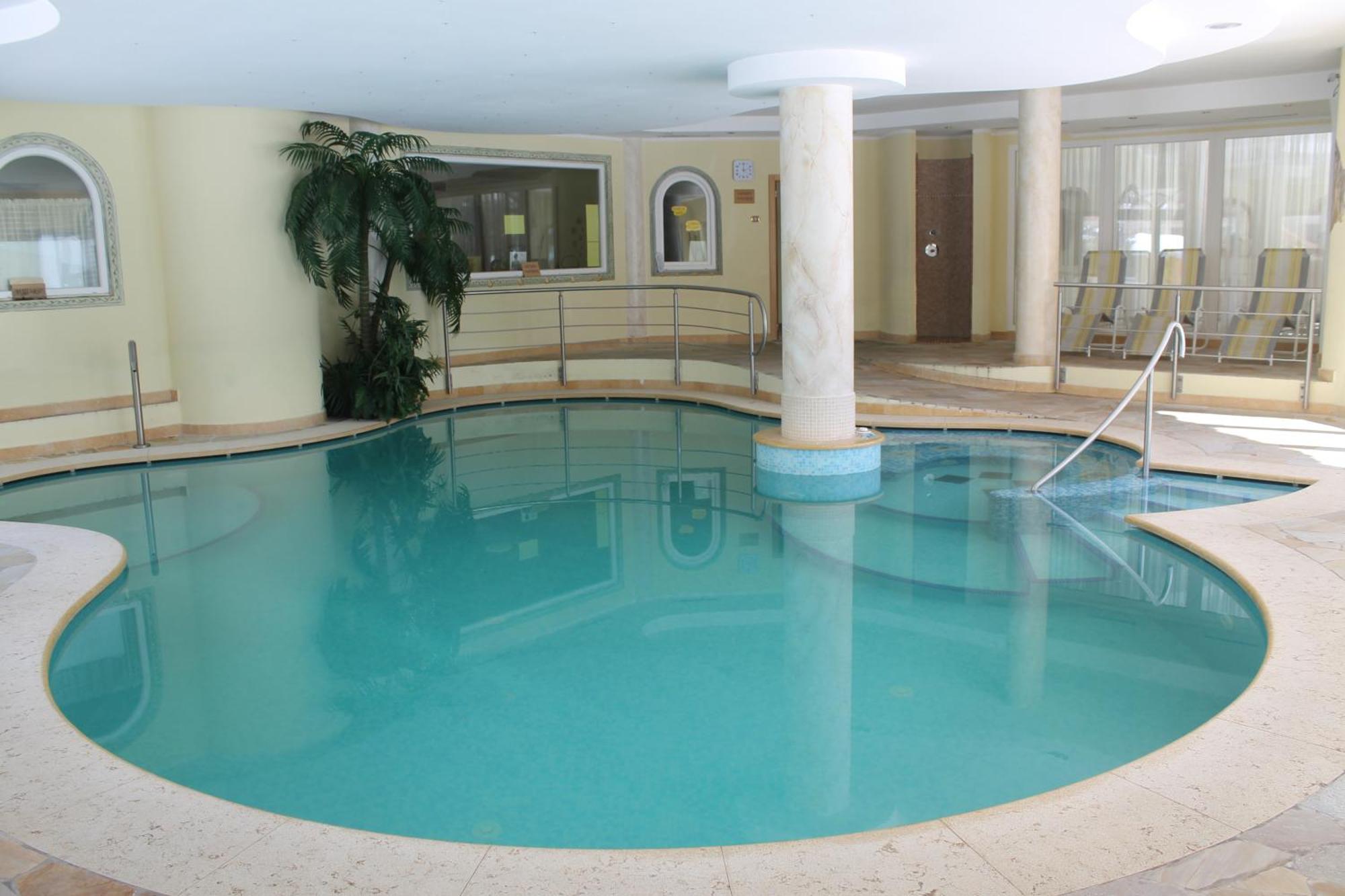 Hotel Canada Пинцоло Екстериор снимка