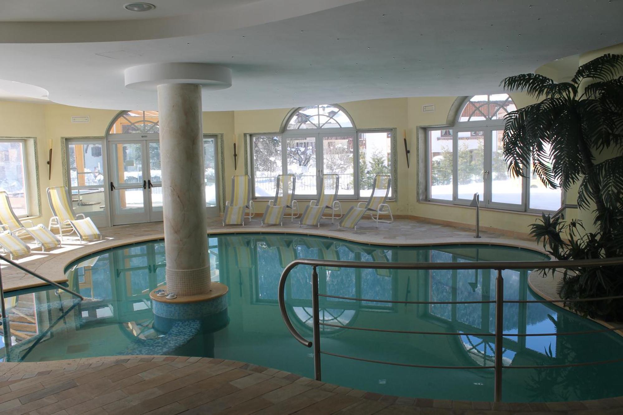 Hotel Canada Пинцоло Екстериор снимка