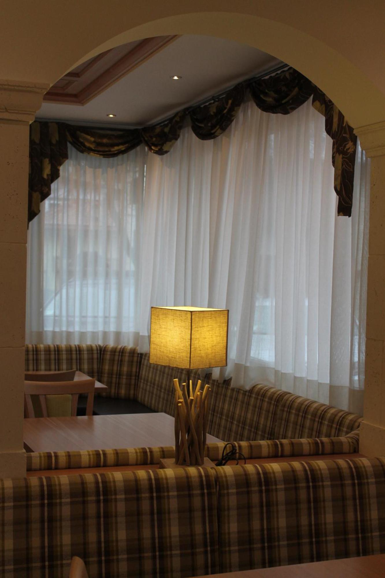 Hotel Canada Пинцоло Екстериор снимка